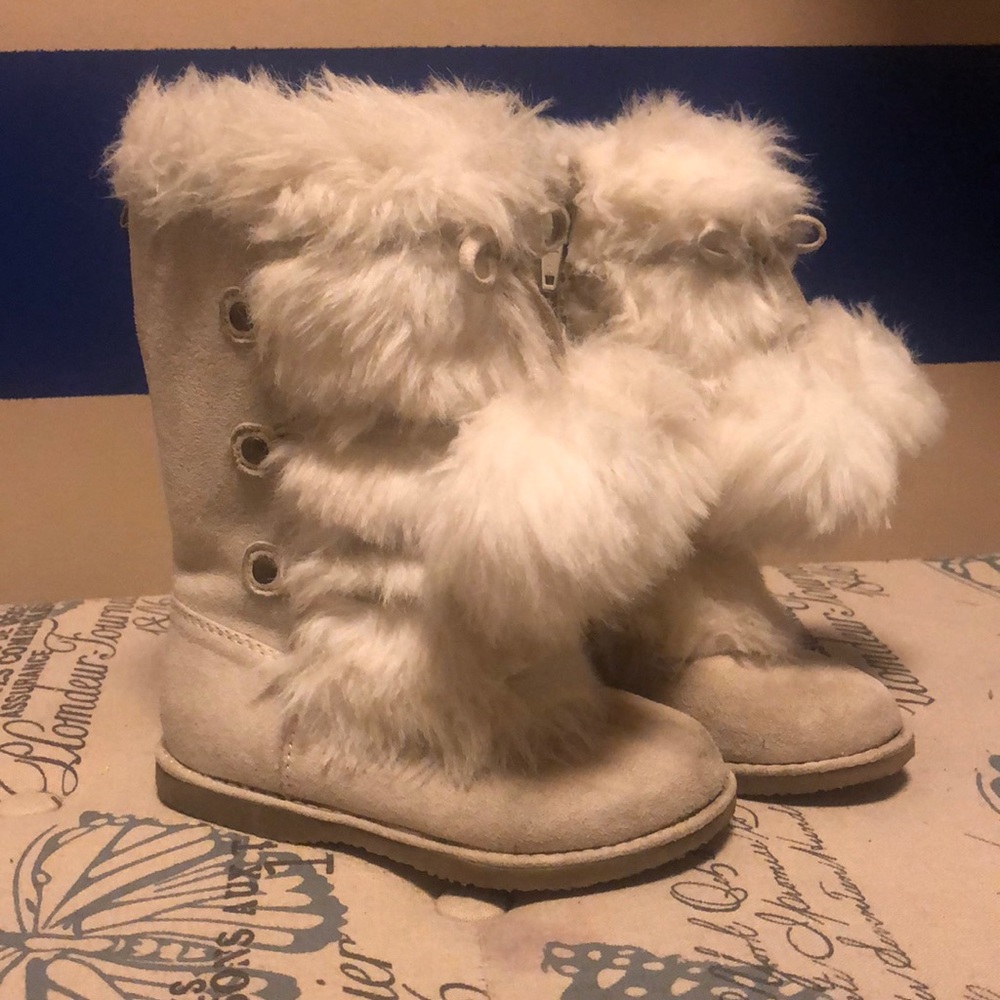 Winter Boots - Old Navy - Cream
